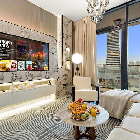 Lakeside Luxury Living In Al Maryah Island